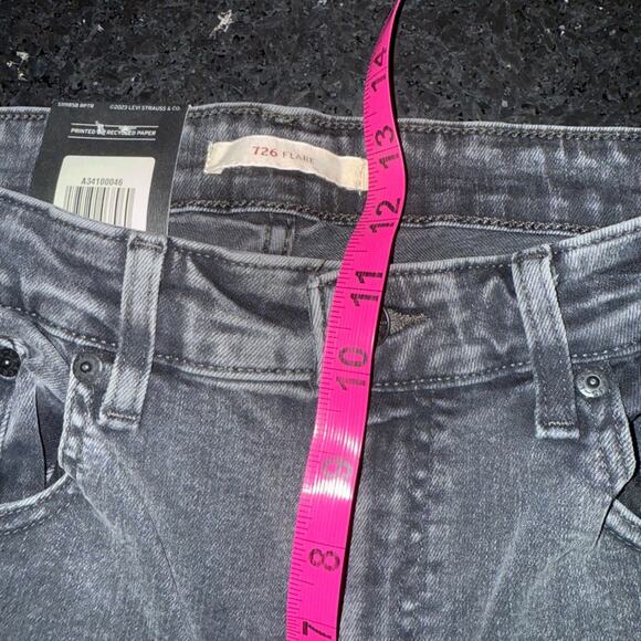 NEW LEVI’S HIGH RISE FLARE GREY BLACK STRETCH DENIM JEANS SZ 33x34 - Picture 11 of 14
